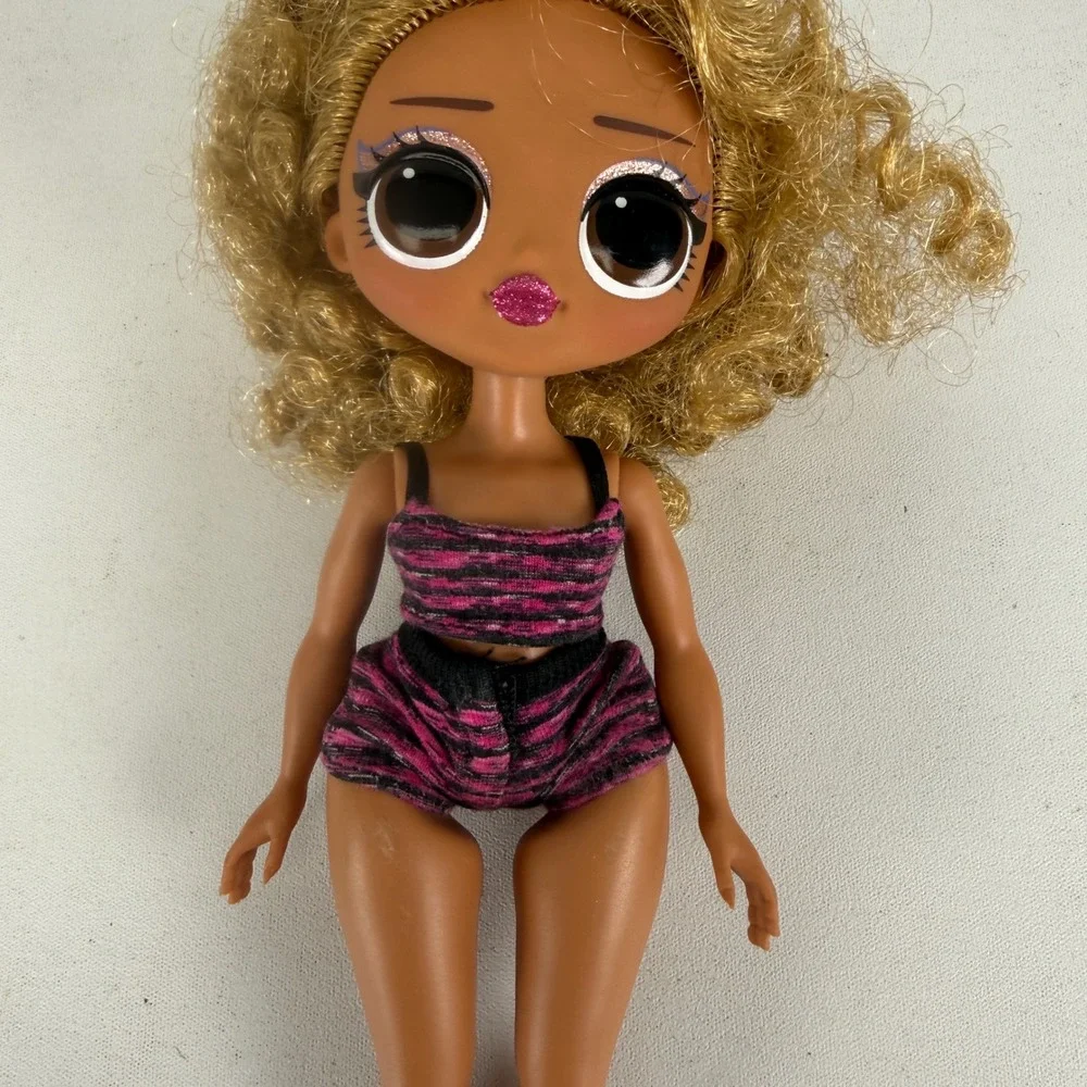 MGA LOL Surprise OMG Fashion Doll Blonde Curly Hair Pink Striped Outfit 2019